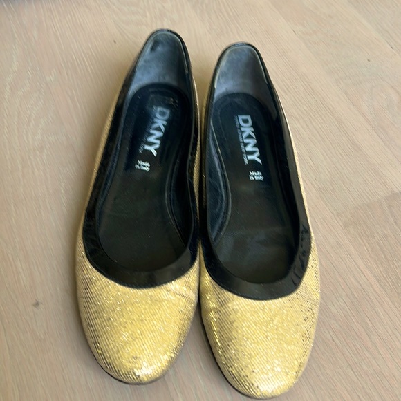 DKNY flats - Picture 1 of 4